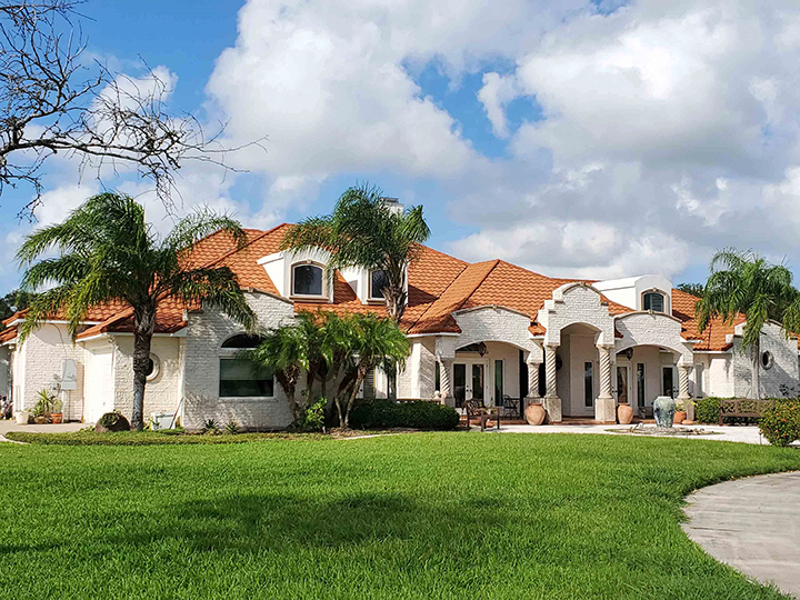 White house in Florida with Tilcor Antica Tile roofing